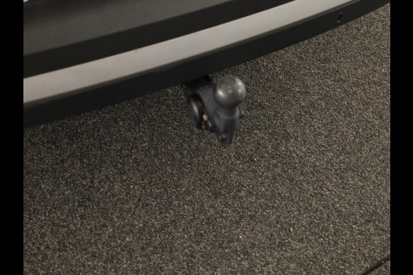 Volkswagen ID.4 First 77 kWh 204pk SoH 88,9 | Camera| Parkeersensoren | Sfeerverlichting | Navigatie | Stoelverwarming| Stuurverwarming | Zwenkbare Trekhaak |