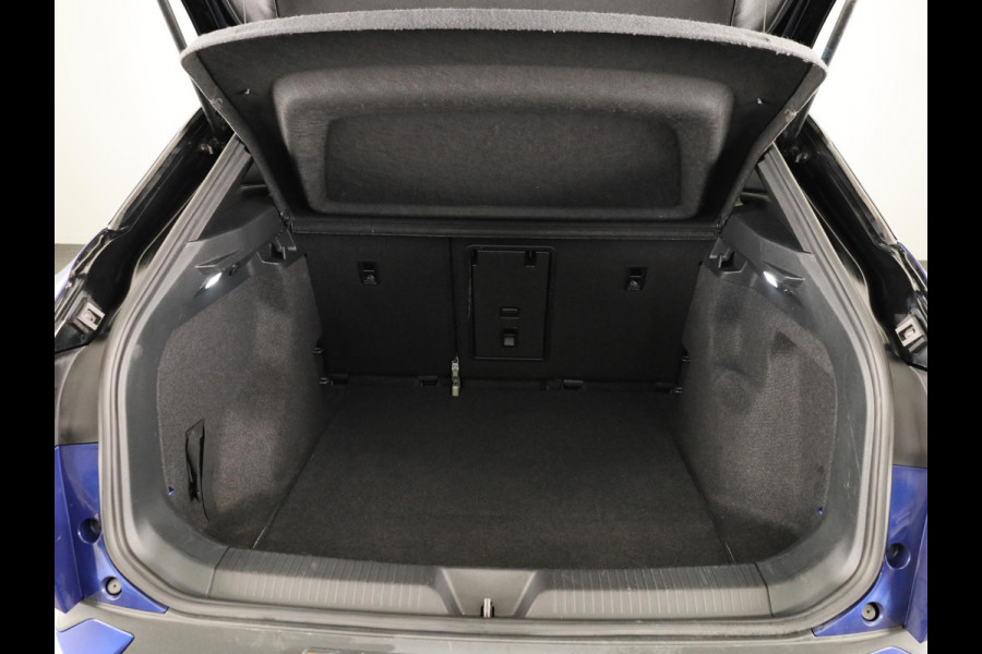 Volkswagen ID.4 First 77 kWh 204pk SoH 88,9 | Camera| Parkeersensoren | Sfeerverlichting | Navigatie | Stoelverwarming| Stuurverwarming | Zwenkbare Trekhaak |