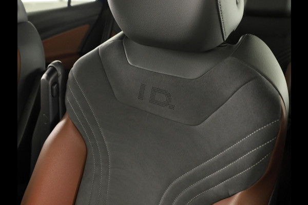 Volkswagen ID.4 First 77 kWh 204pk SoH 88,9 | Camera| Parkeersensoren | Sfeerverlichting | Navigatie | Stoelverwarming| Stuurverwarming | Zwenkbare Trekhaak |