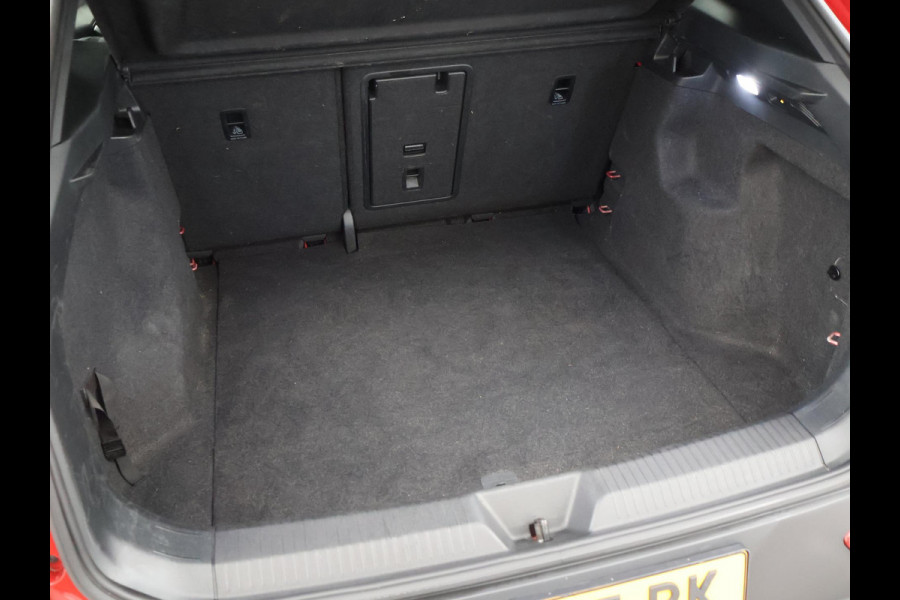 Volkswagen ID.4 GTX 4MOTION 77 kWh 300 PK + 20 INCH | PANORAMA | TREKHAAK WEGKL. | SFEERVERLICHTING | CAMERA | STUUR/STOELVERWARMING