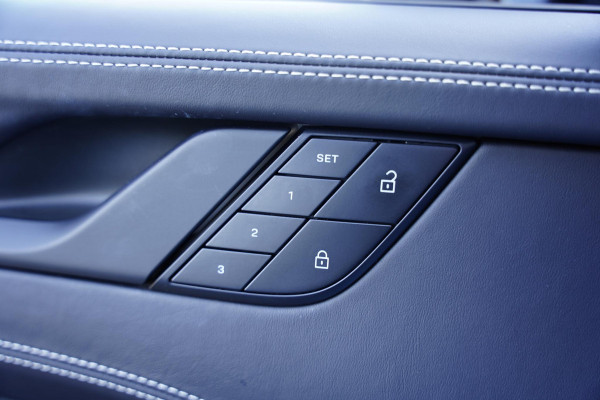 Porsche 911 Cabriolet 3.0 Carrera 4 GTS / NL-Auto / Sport Design / Lifting / Sportuitlaat