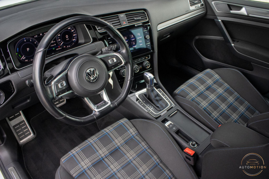 Volkswagen Golf 7.5 1.4 TSI PHEV GTE PANO STOELVERWARMING CAMERA