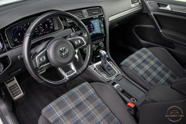 Volkswagen Golf 7.5 1.4 TSI PHEV GTE PANO STOELVERWARMING CAMERA
