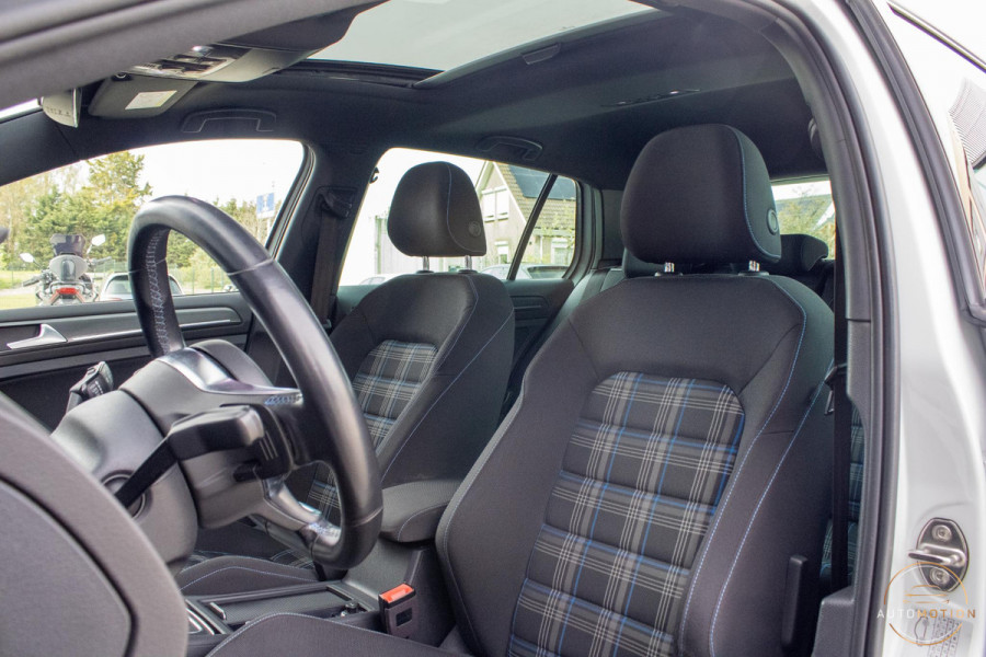 Volkswagen Golf 7.5 1.4 TSI PHEV GTE PANO STOELVERWARMING CAMERA