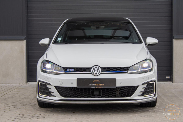 Volkswagen Golf 7.5 1.4 TSI PHEV GTE PANO STOELVERWARMING CAMERA