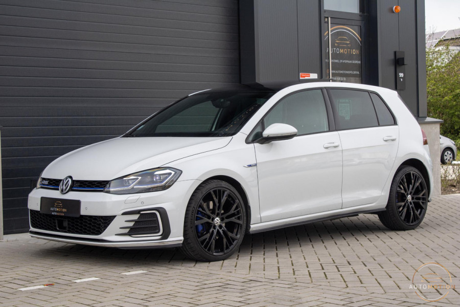 Volkswagen Golf 7.5 1.4 TSI PHEV GTE PANO STOELVERWARMING CAMERA
