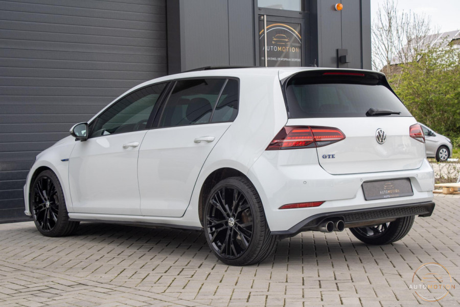 Volkswagen Golf 7.5 1.4 TSI PHEV GTE PANO STOELVERWARMING CAMERA