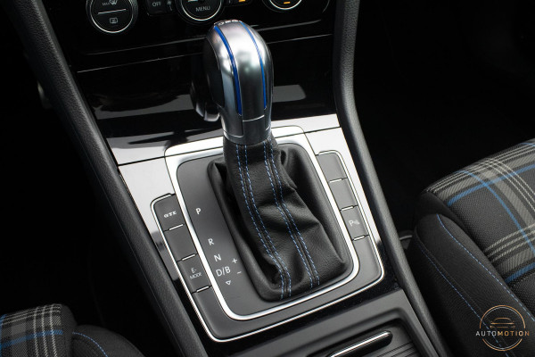 Volkswagen Golf 7.5 1.4 TSI PHEV GTE PANO STOELVERWARMING CAMERA