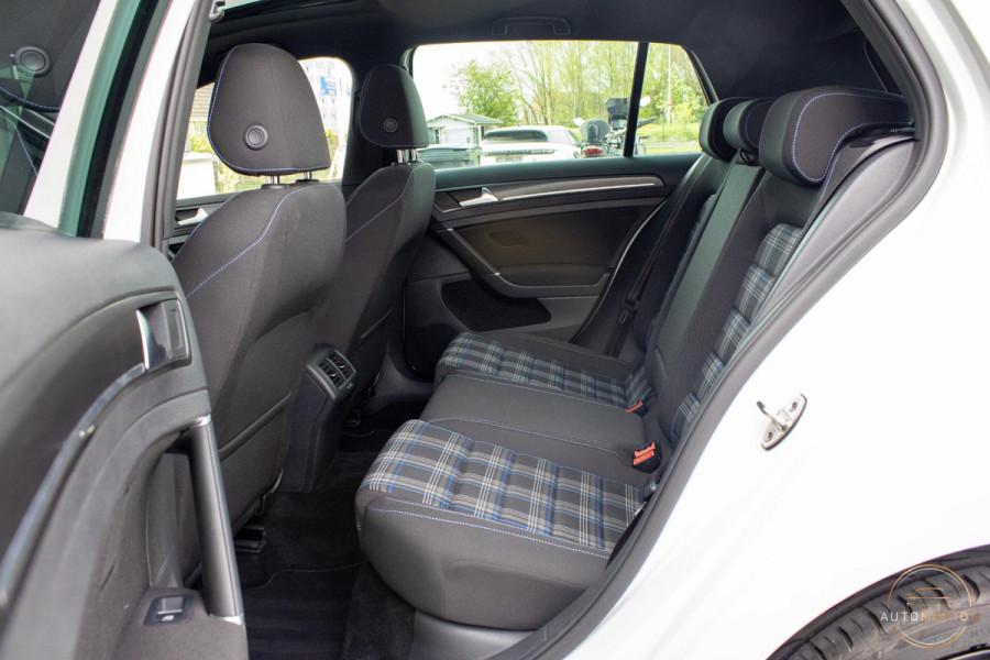 Volkswagen Golf 7.5 1.4 TSI PHEV GTE PANO STOELVERWARMING CAMERA