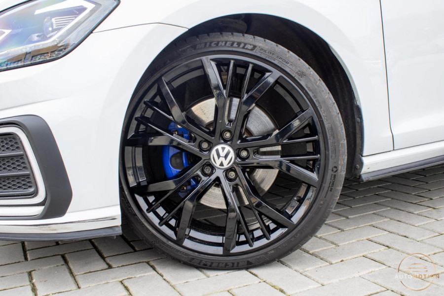 Volkswagen Golf 7.5 1.4 TSI PHEV GTE PANO STOELVERWARMING CAMERA
