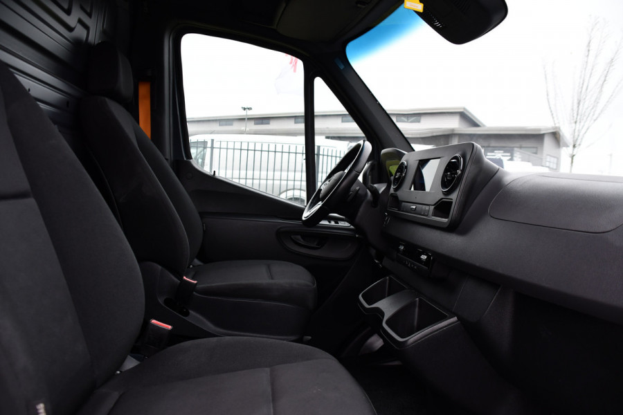 Mercedes-Benz Sprinter 315 1.9 CDI L2H2 FWD AMG Edition Adaptieve Cruise, Camera, Carplay, 150pk, LED, Dodehoek, Sensoren, Multimedia, Uniek!