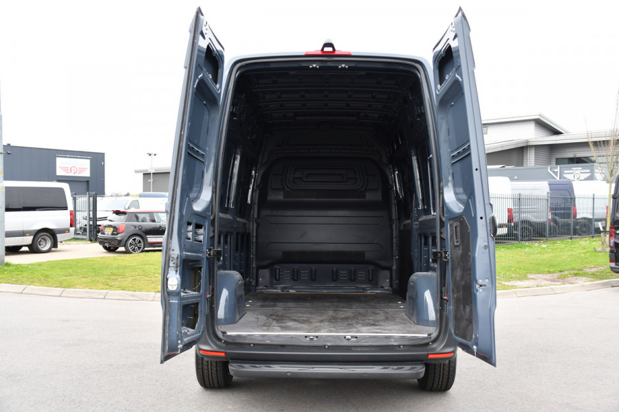 Mercedes-Benz Sprinter 315 1.9 CDI L2H2 FWD AMG Edition Adaptieve Cruise, Camera, Carplay, 150pk, LED, Dodehoek, Sensoren, Multimedia, Uniek!