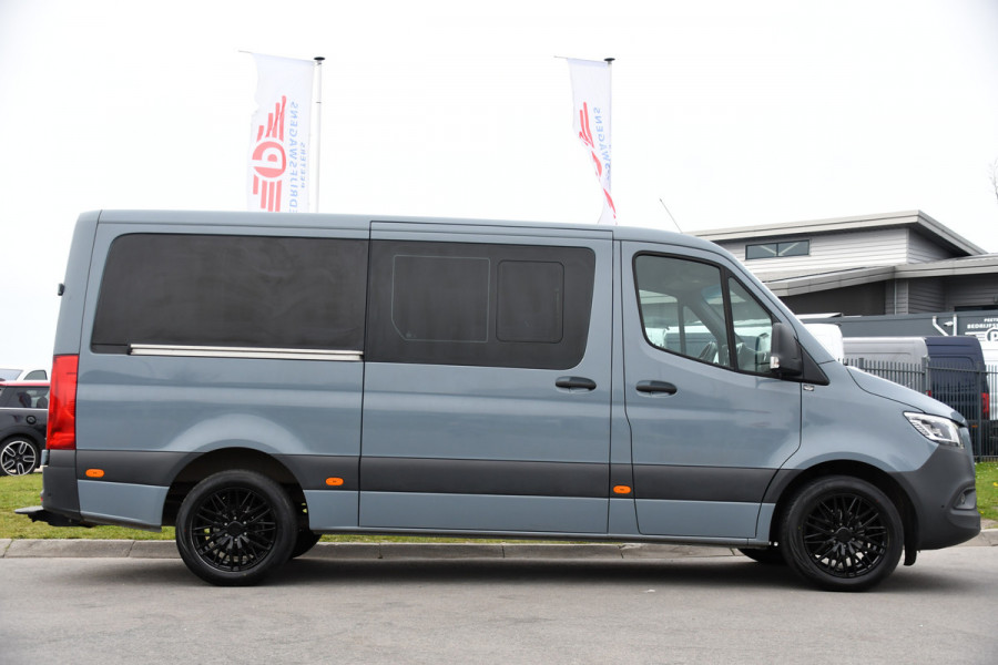 Mercedes-Benz Sprinter 319 V6 3.0 CDI L2H1 DC PB Edition Cruise, Camera, Carplay, 10,5'' Mbux, LED, Leder, Memorie, Trekhaak, 5 Zits, Uniek!