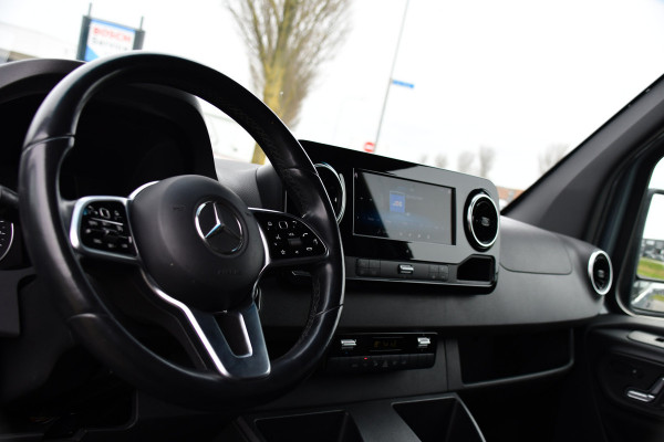 Mercedes-Benz Sprinter 319 V6 3.0 CDI L2H1 DC PB Edition Cruise, Camera, Carplay, 10,5'' Mbux, LED, Leder, Memorie, Trekhaak, 5 Zits, Uniek!
