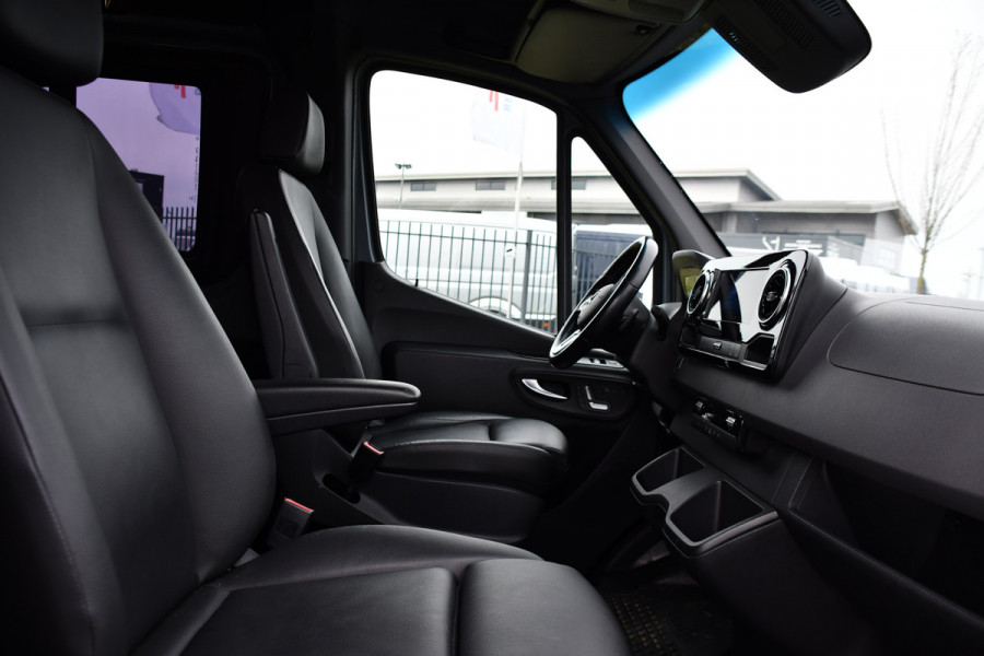 Mercedes-Benz Sprinter 319 V6 3.0 CDI L2H1 DC PB Edition Cruise, Camera, Carplay, 10,5'' Mbux, LED, Leder, Memorie, Trekhaak, 5 Zits, Uniek!