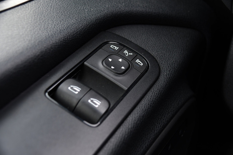 Mercedes-Benz Sprinter 319 V6 3.0 CDI L2H1 DC PB Edition Cruise, Camera, Carplay, 10,5'' Mbux, LED, Leder, Memorie, Trekhaak, 5 Zits, Uniek!