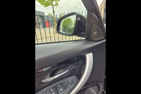 BMW 3-serie 330i M Sport Apple Pano CarPlay 360 Camera H&K 100% Dealer onderhouden 19inch M 330i High Executive