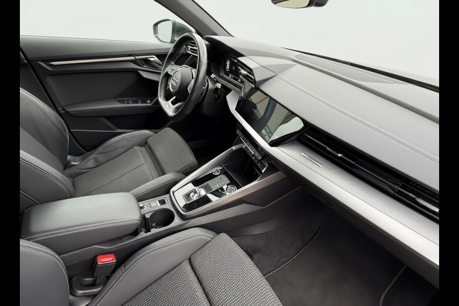 Audi A3 Limousine 30 TFSI S edition, 2 X S- LINE,matrix led, daytona grijs, 1 e eigenaar, 1/2 leder, 's, NL auto nap