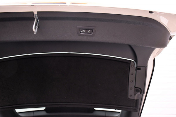 BMW 3-serie Gran Turismo 320i Corporate Lease High Executive*M-Pakket*Pano*HUD*H&K*Keyless*Trekhaak*Enz