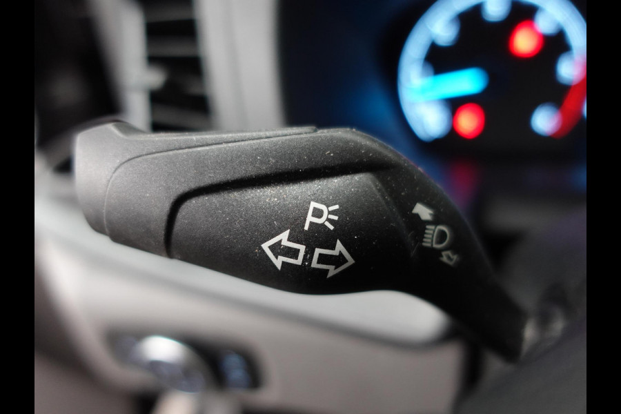 Ford Transit Custom 300 2.0 TDCI L2H1 Trend Automaat Airco Navi Cruisecontrol Camera Parkeersensoren Trekhaak