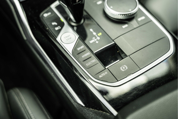 BMW 3 Serie Touring 330e High Executive