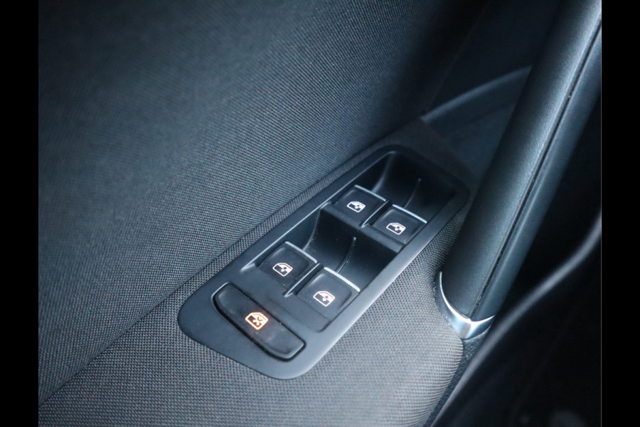 Volkswagen Golf 1.5 TSI Highline Pano / Navi / Elekramen / R-Line / Climate / Led Dealeronderhouden