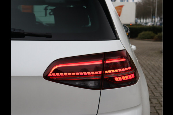 Volkswagen Golf 1.5 TSI Highline Pano / Navi / Elekramen / R-Line / Climate / Led Dealeronderhouden