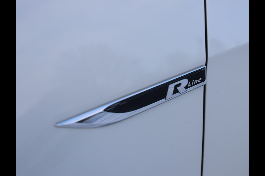 Volkswagen Golf 1.5 TSI Highline Pano / Navi / Elekramen / R-Line / Climate / Led Dealeronderhouden