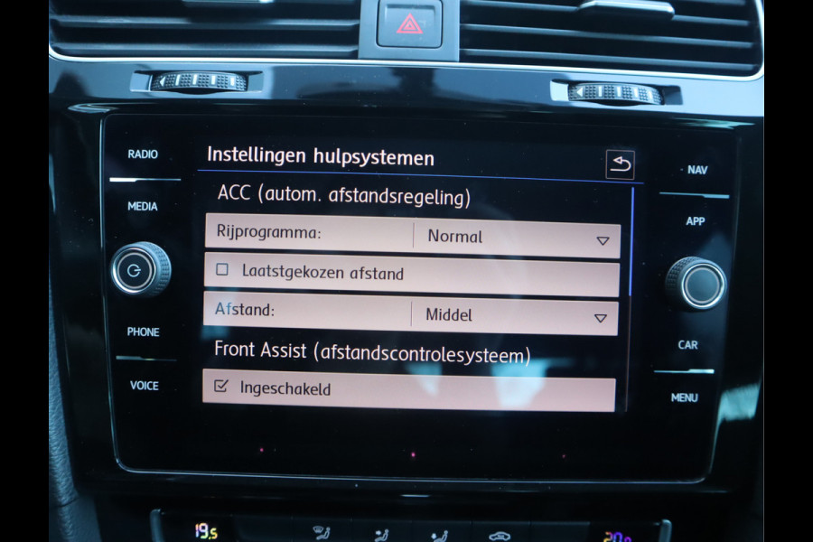 Volkswagen Golf 1.5 TSI Highline Pano / Navi / Elekramen / R-Line / Climate / Led Dealeronderhouden