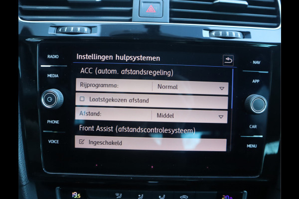 Volkswagen Golf 1.5 TSI Highline Pano / Navi / Elekramen / R-Line / Climate / Led Dealeronderhouden