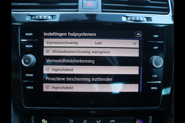 Volkswagen Golf 1.5 TSI Highline Pano / Navi / Elekramen / R-Line / Climate / Led Dealeronderhouden