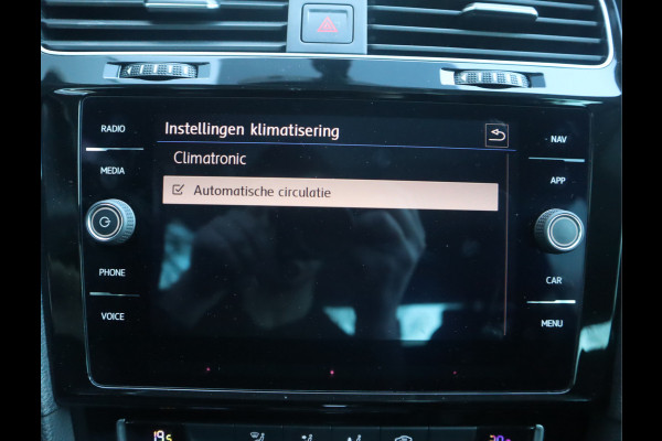 Volkswagen Golf 1.5 TSI Highline Pano / Navi / Elekramen / R-Line / Climate / Led Dealeronderhouden