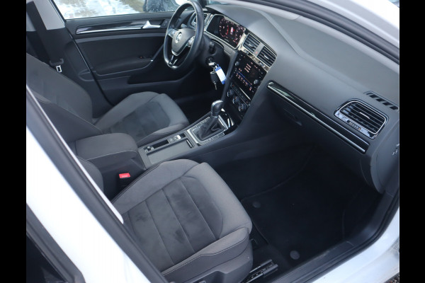 Volkswagen Golf 1.5 TSI Highline Pano / Navi / Elekramen / R-Line / Climate / Led Dealeronderhouden