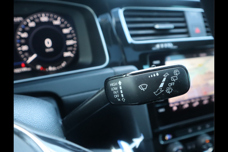 Volkswagen Golf 1.5 TSI Highline Pano / Navi / Elekramen / R-Line / Climate / Led Dealeronderhouden