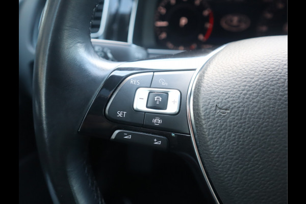 Volkswagen Golf 1.5 TSI Highline Pano / Navi / Elekramen / R-Line / Climate / Led Dealeronderhouden