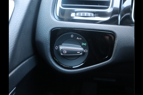 Volkswagen Golf 1.5 TSI Highline Pano / Navi / Elekramen / R-Line / Climate / Led Dealeronderhouden