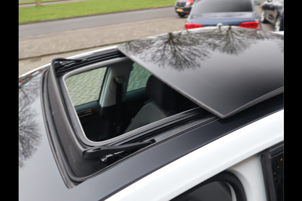 Volkswagen Golf 1.5 TSI Highline Pano / Navi / Elekramen / R-Line / Climate / Led Dealeronderhouden