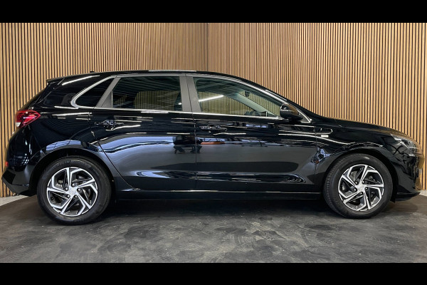 Hyundai i30 1.5 T-GDi MHEV Premium|AUTOMAAT|FULL OPTION|LEDER|ACC|ELEK.INTERIEUR|STUURVERW+STOELVERW.+VENT|APPLE CARPLAY|CAMERA|NL