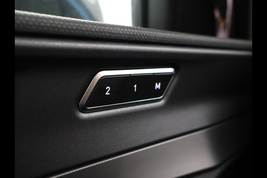 Lynk & Co 01 1.5 PLUG-IN 261 PK AUT. + PANORAMA | INFINTY AUDIO | ADAPTIVE CRUISE | CAMERA | 20 INCH | SFEERVERLICHTING