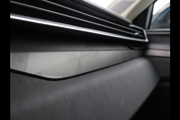 Lynk & Co 01 1.5 PLUG-IN 261 PK AUT. + PANORAMA | INFINTY AUDIO | ADAPTIVE CRUISE | CAMERA | 20 INCH | SFEERVERLICHTING