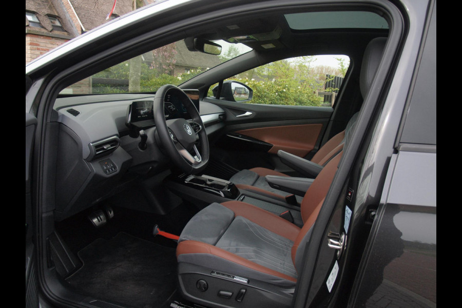 Volkswagen ID.4 First Max 77 kWh | Panoramadak | Heads-Up Display | 360 Camera | Trekhaak | Sfeerverlichting |