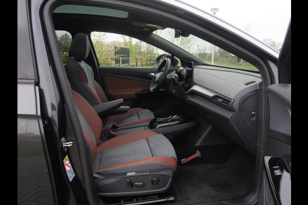 Volkswagen ID.4 First Max 77 kWh | Panoramadak | Heads-Up Display | 360 Camera | Trekhaak | Sfeerverlichting |