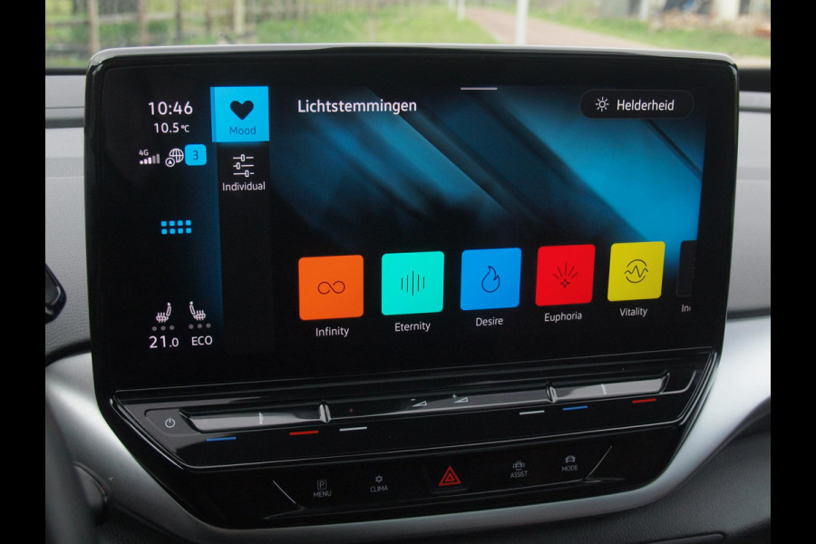 Volkswagen ID.4 First Max 77 kWh | Panoramadak | Heads-Up Display | 360 Camera | Trekhaak | Sfeerverlichting |