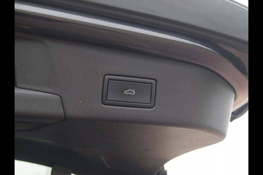 Volkswagen ID.4 First Max 77 kWh | Panoramadak | Heads-Up Display | 360 Camera | Trekhaak | Sfeerverlichting |