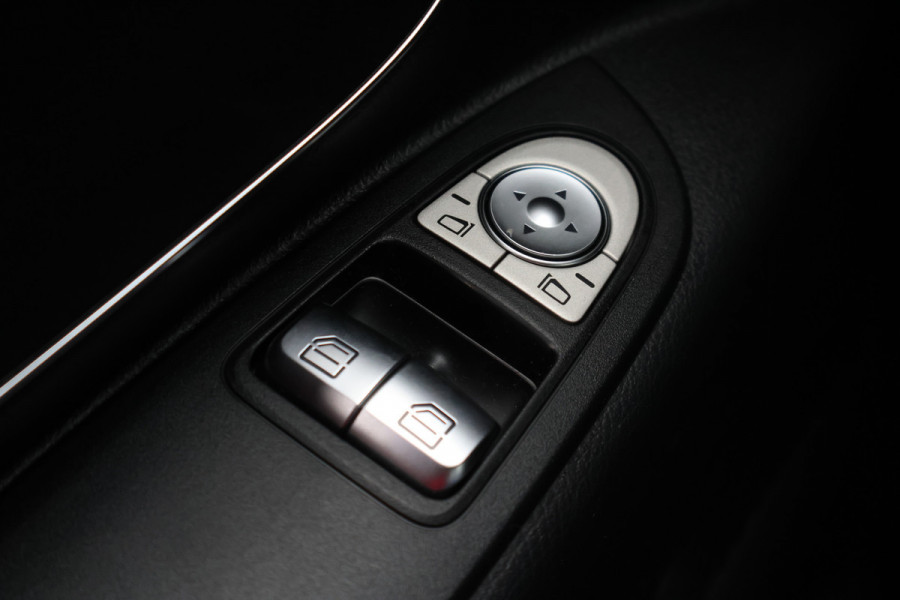 Mercedes-Benz Vito 114 CDI Lang DC Comfort 6p. Leer, Camera, LED, Apple Carplay, Trekhaak, Climate, 18"