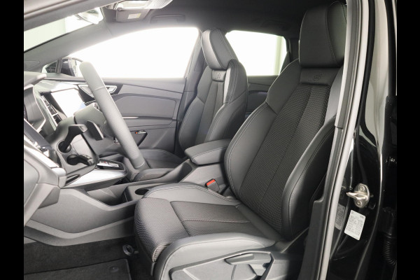Audi Q4 e-tron 45 quattro S edition Competition 82 kWh 286pk | Assistentiepakket plus | Ambiente verlichting | Optiekpakket zwart plus | Privacy glas |