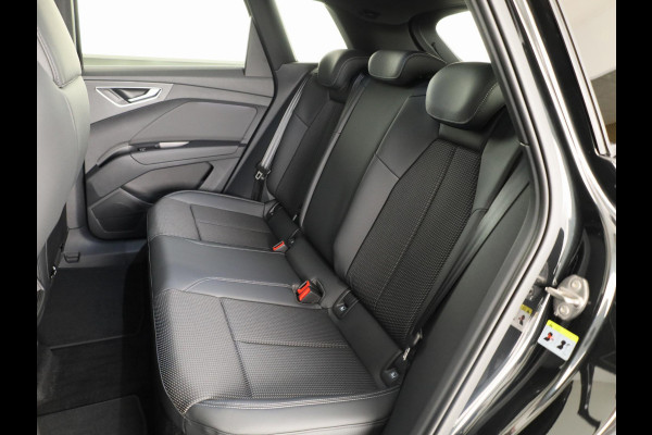Audi Q4 e-tron 45 quattro S edition Competition 82 kWh 286pk | Assistentiepakket plus | Ambiente verlichting | Optiekpakket zwart plus | Privacy glas |
