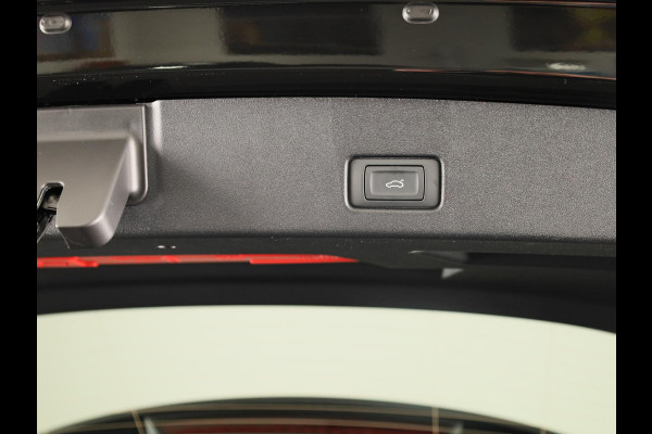 Audi Q4 e-tron 45 quattro S edition Competition 82 kWh 286pk | Assistentiepakket plus | Ambiente verlichting | Optiekpakket zwart plus | Privacy glas |