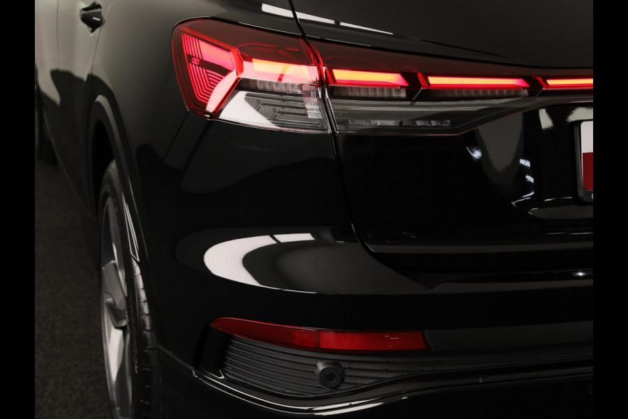 Audi Q4 e-tron 45 quattro S edition Competition 82 kWh 286pk | Assistentiepakket plus | Ambiente verlichting | Optiekpakket zwart plus | Privacy glas |