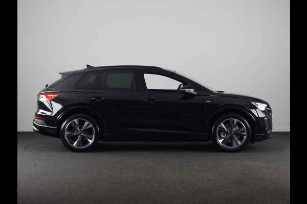 Audi Q4 e-tron 45 quattro S edition Competition 82 kWh 286pk | Assistentiepakket plus | Ambiente verlichting | Optiekpakket zwart plus | Privacy glas |